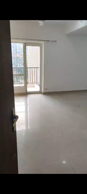 Room in 2 BHK Apartment at Panchsheel Greens II, Sector 16 Greater Noida – for Sale