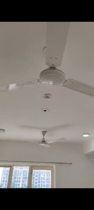 Room in 2 BHK Apartment at Panchsheel Greens II, Sector 16 Greater Noida – for Sale