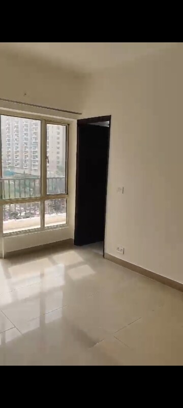 Room in 2 BHK Apartment at Panchsheel Greens II, Sector 16 Greater Noida – for Sale