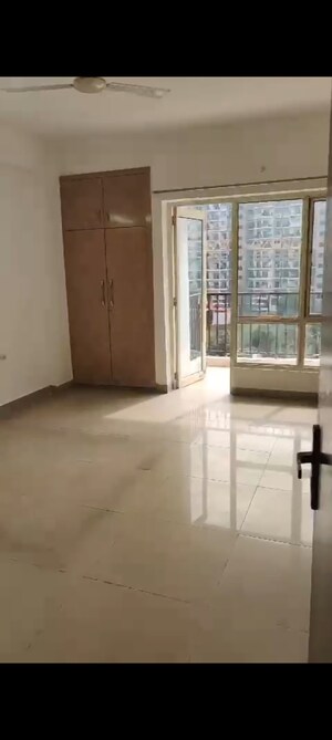 Room in 2 BHK Apartment at Panchsheel Greens II, Sector 16 Greater Noida – for Sale
