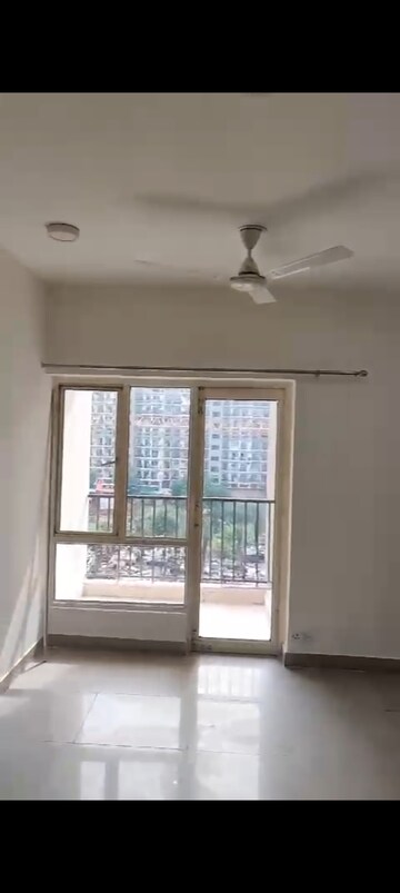 Room in 2 BHK Apartment at Panchsheel Greens II, Sector 16 Greater Noida – for Sale