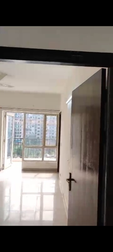 Room in 2 BHK Apartment at Panchsheel Greens II, Sector 16 Greater Noida – for Sale