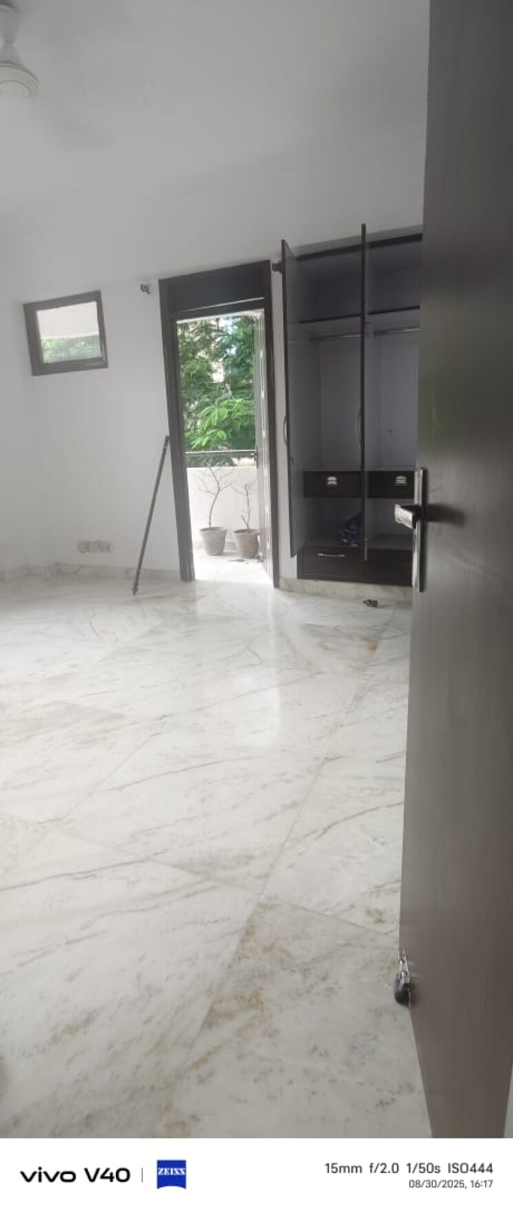 Room, sector 18 dwarka 3 Bedroom 1400 Sq.Ft. Apartment In Sector 18 Dwarka Delhi 9128453