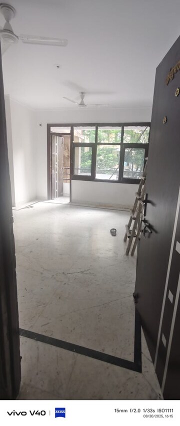 Room in 3 BHK Apartment at Sector 18 Dwarka – for Rent