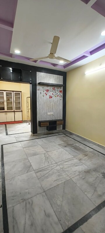 Room in 3 BHK Apartment at Jains Carlton Creek, Manikonda – for Rent