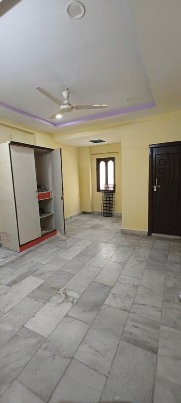 Room in 3 BHK Apartment at Jains Carlton Creek, Manikonda – for Rent