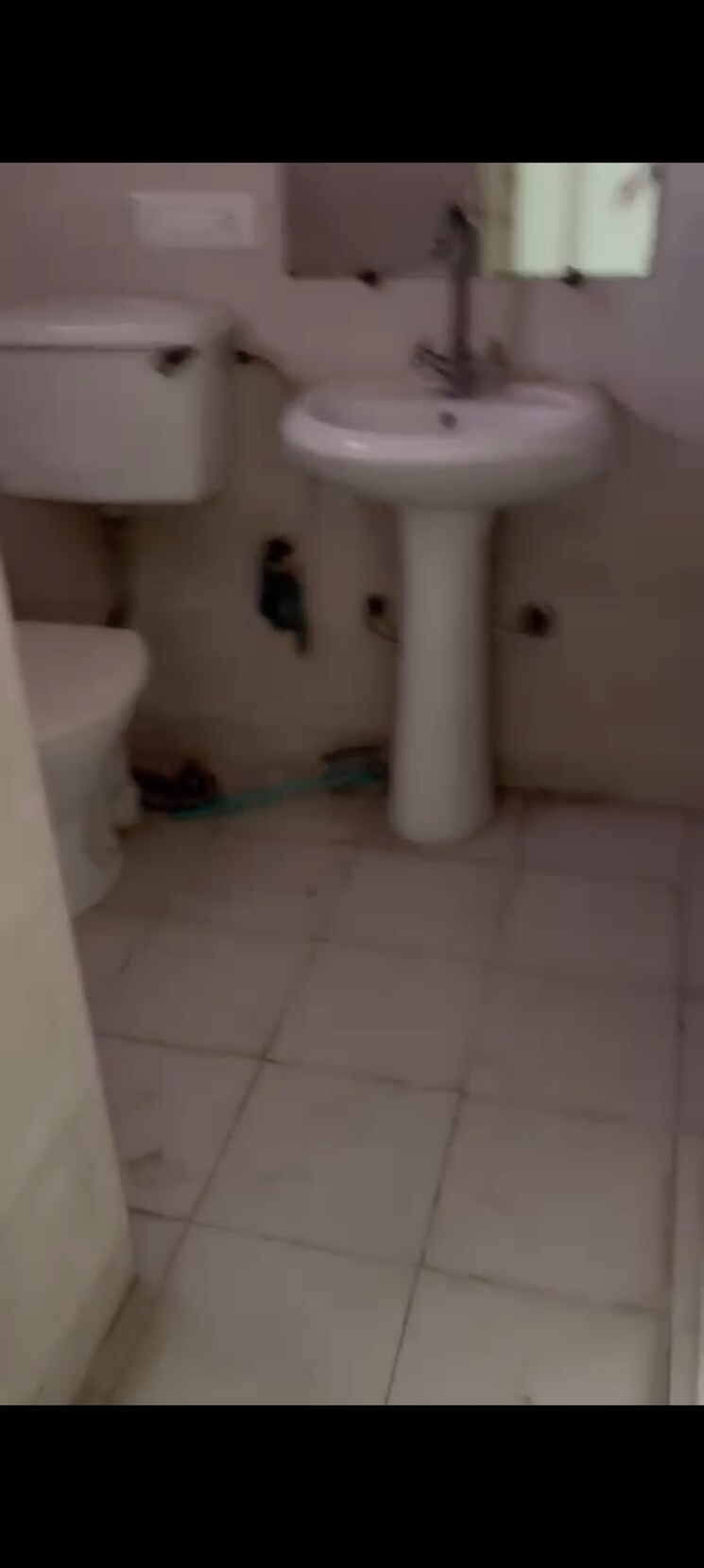 Bathroom, gaur-city-2-11th-avenue 3 Bedroom 871 Sq.Ft. Apartment In Sector 16c Greater Noida Greater Noida 9128465