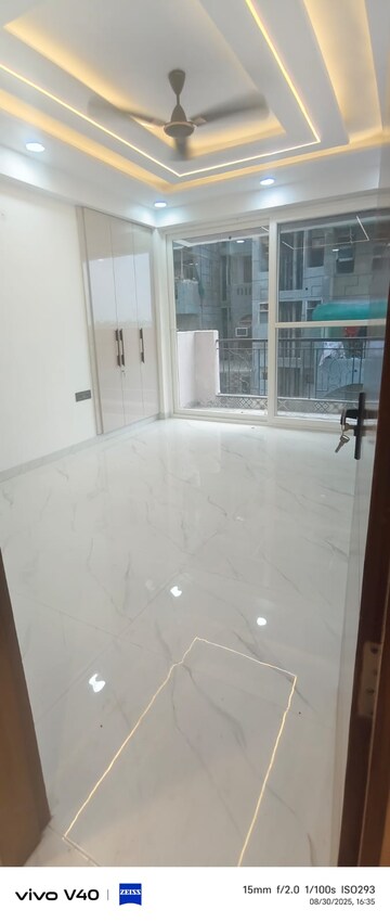 Room in 3 BHK Apartment at Sector 18 Dwarka – for Rent