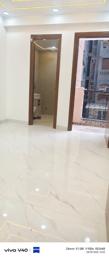 Room in 3 BHK Apartment at Sector 18 Dwarka – for Rent