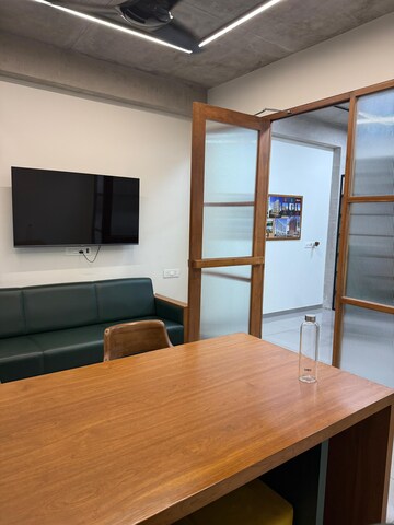  Office Space For Rent in Thaltej