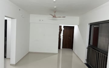 Room in 2 BHK Apartment at Shapoorji Pallonji Sensorium, Hinjewadi – for Rent