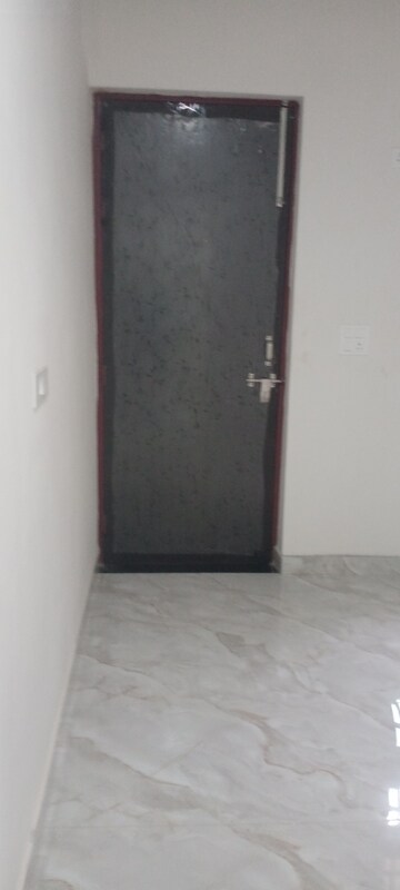 Room in 2 BHK Builder Floor at Dwarka Mor – for Rent