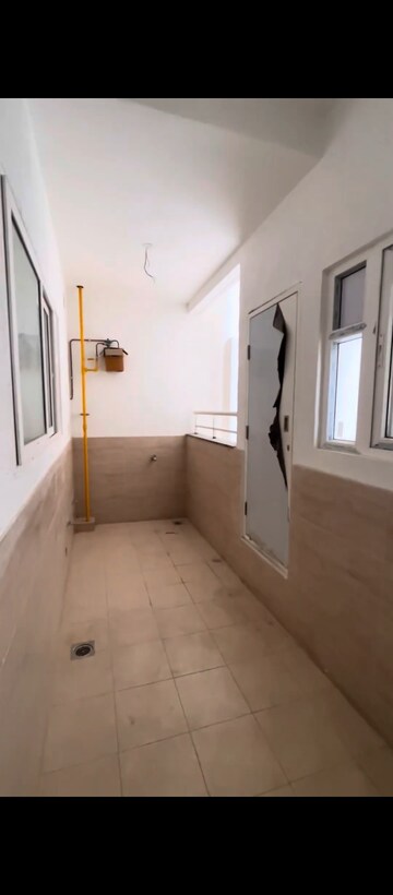 Room in 4 BHK Apartment at Prestige Beverly Hills, Kokapet – for Sale