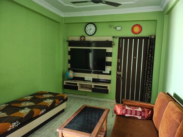 Living Room in 3 BHK Apartment at Gola Road – for Rent