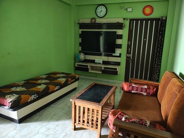 Living Room in 3 BHK Apartment at Gola Road – for Rent