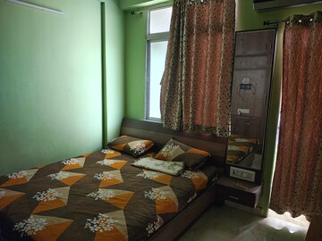 Room in 3 BHK Apartment at Gola Road – for Rent