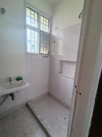 Bathroom in 3 BHK Builder Floor at Unitech South City II, Sector 50 – for Rent