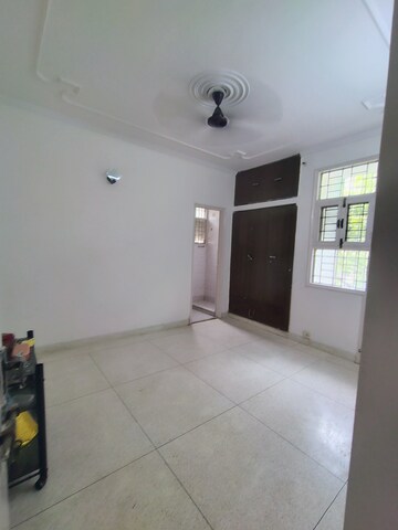 Room in 3 BHK Builder Floor at Unitech South City II, Sector 50 – for Rent