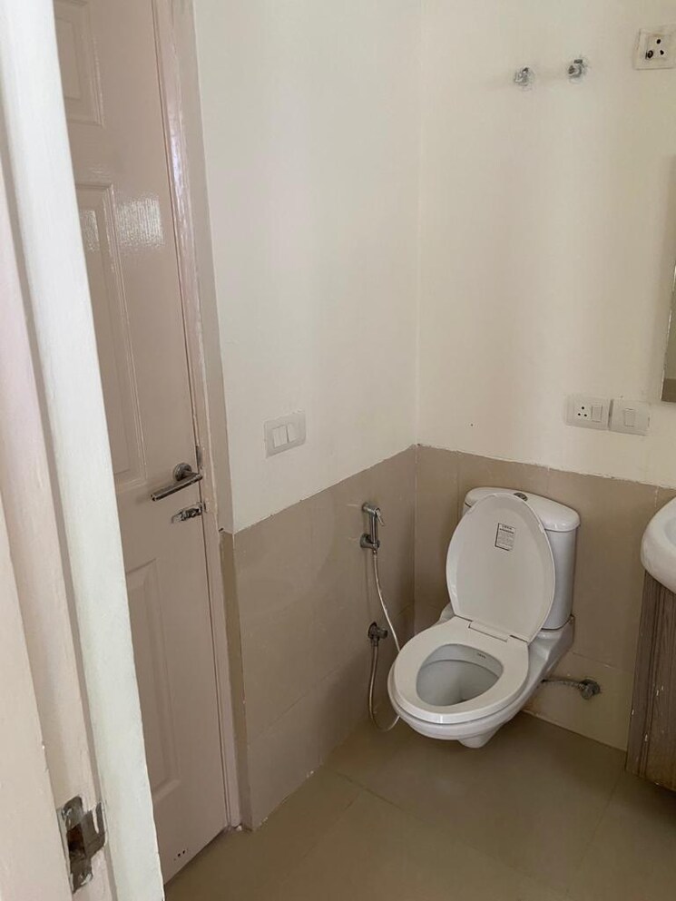 Bathroom, emaar-emerald-floors-select 4 Bedroom 2000 Sq.Ft. Builder Floor In Sector 65 Gurgaon 9128579
