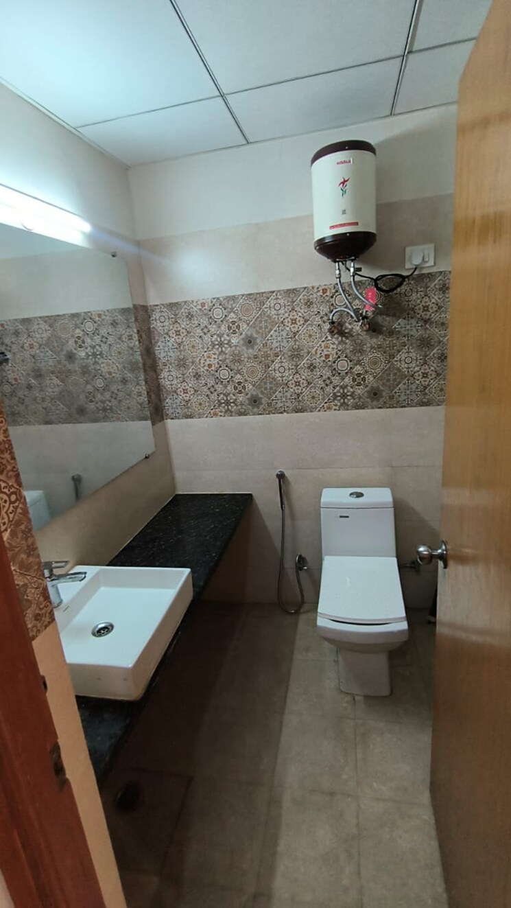 Bathroom, paramount-golfforeste 1 Bedroom 435 Sq.Ft. Apartment In Zeta I Greater Noida Greater Noida 9128586