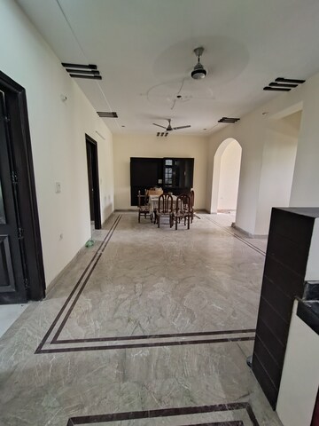 Kitchen in 3 BHK Builder Floor at Auram Floor, South City 2 – for Rent