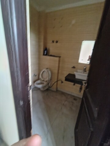 Furnished Amenities in 3 BHK Builder Floor at Auram Floor, South City 2 – for Rent
