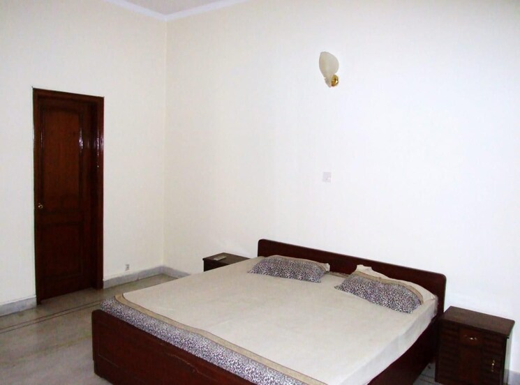 Bedroom, new friends colony 3 Bedroom 2700 Sq.Ft. Builder Floor In New Friends Colony Delhi 9128612