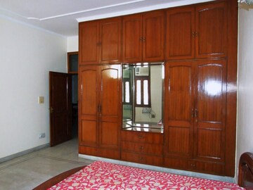 Room in 3 BHK Builder Floor at New Friends Colony – for Rent