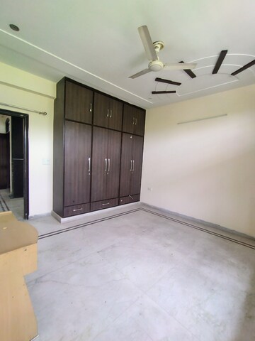 Room in 3 BHK Builder Floor at Auram Floor, South City 2 – for Rent