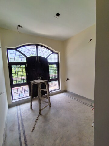 Room in 3 BHK Builder Floor at Auram Floor, South City 2 – for Rent