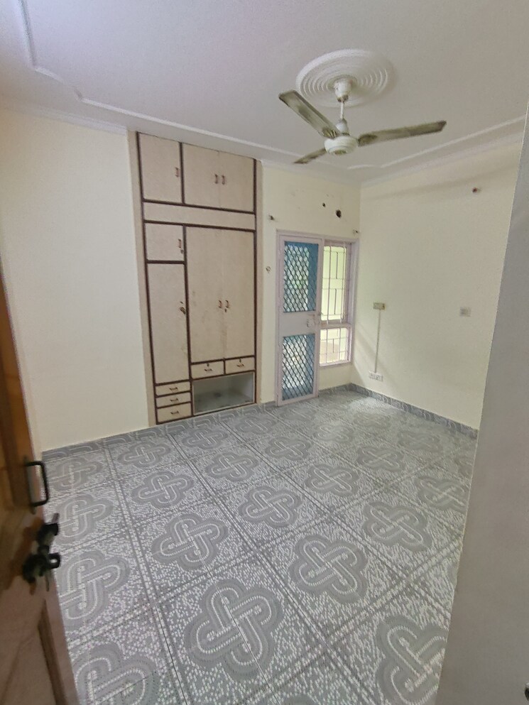 Room, patparganj 3 Bedroom 1350 Sq.Ft. Apartment In Patparganj Delhi 9128635