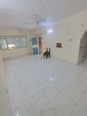 Room in 3 BHK Apartment at Patparganj – for Rent
