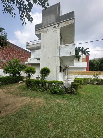 Balcony in 2 BHK Independent House at Sector 21c – for Rent