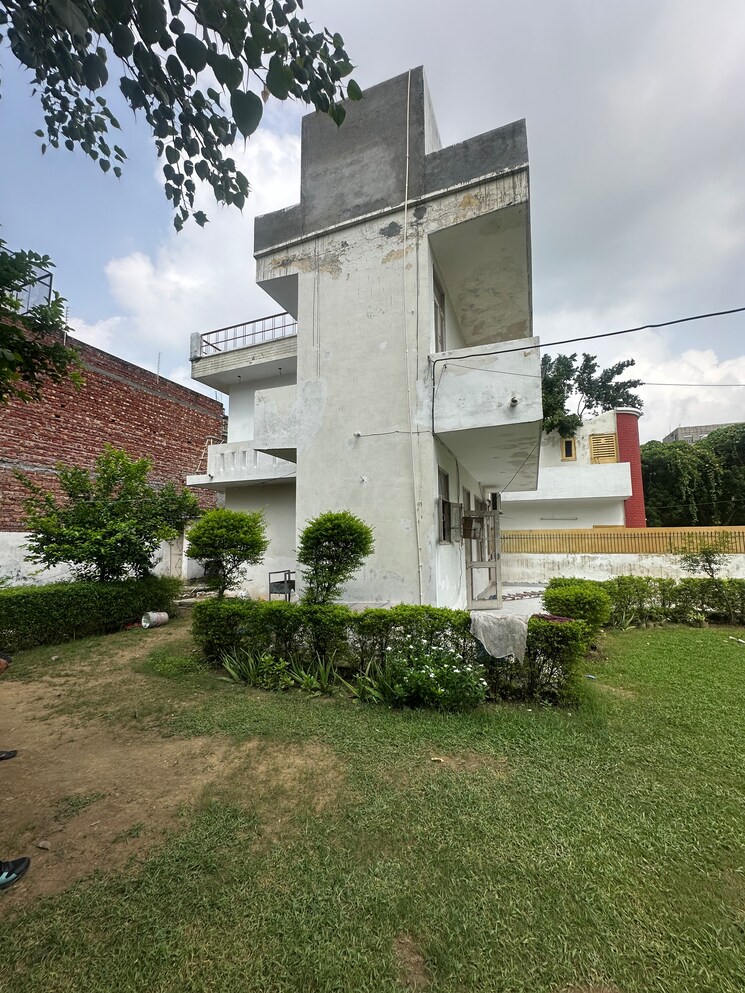 Balcony, sector 21c 2 Bedroom 3000 Sq.Ft. Independent House In Sector 21c Faridabad 9128639