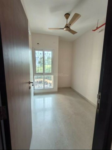 Room in 1.5 BHK Apartment at Dosti West County, Balkum Pada – for Rent