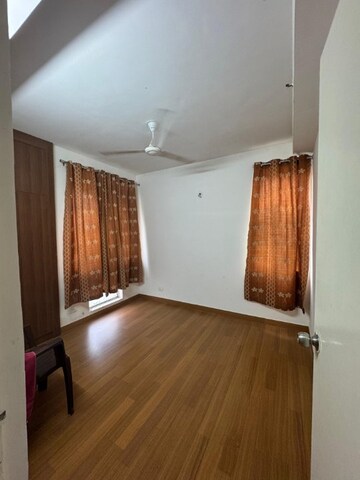 Room in 3.5 BHK Apartment at Jaypee Wish Town Klassic, Sector 134 – for Rent