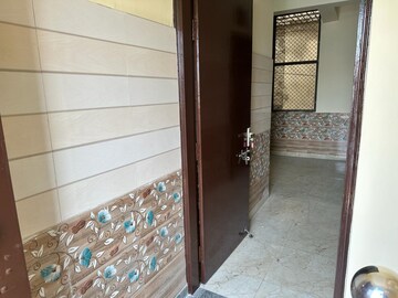 Room in 6+ BHK Villa at Gomti Nagar – for Rent