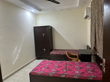 Bedroom in 6+ BHK Villa at Gomti Nagar – for Rent