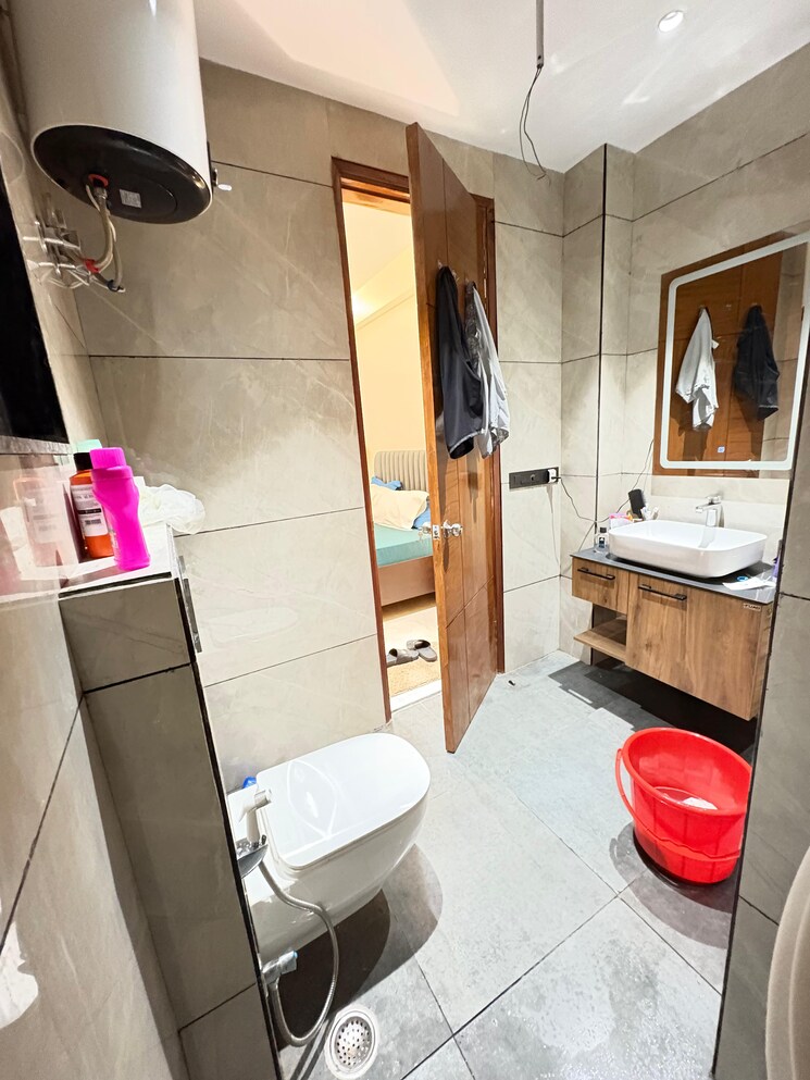 Master Bedroom, dlf phase i 4 Bedroom 3500 Sq.Ft. Builder Floor In Dlf Phase I Gurgaon 9128742