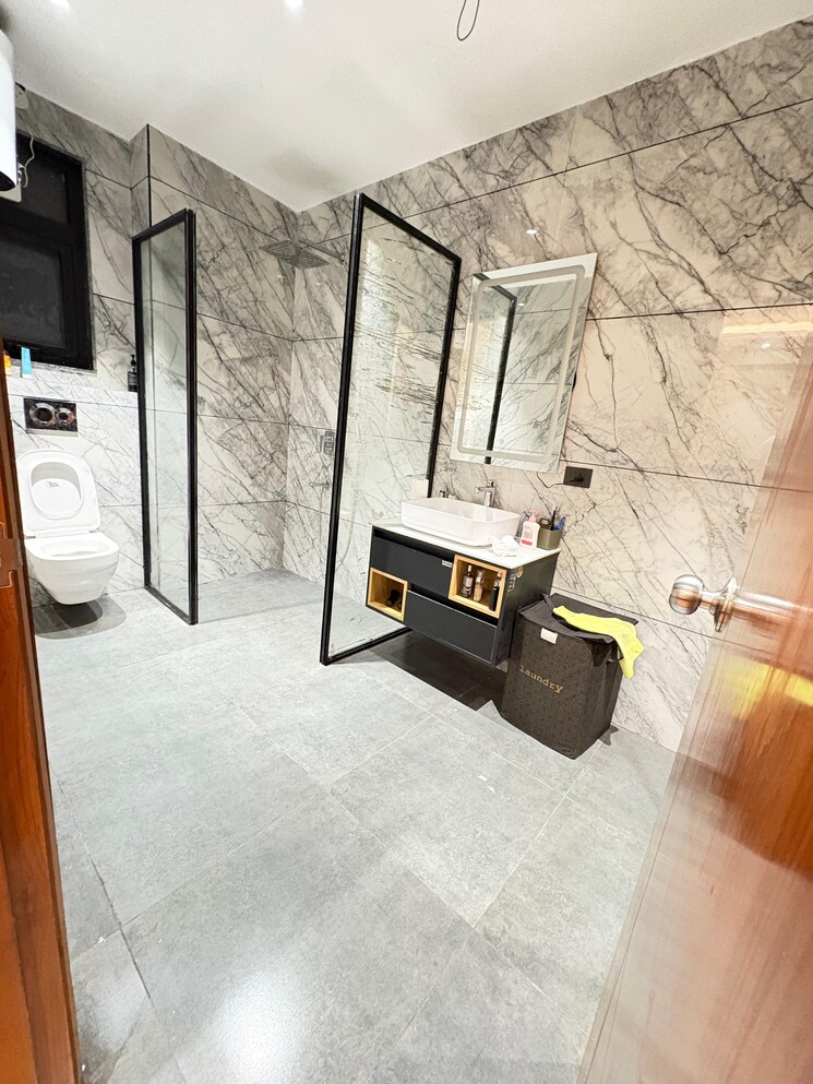 Master Bedroom, dlf phase i 4 Bedroom 3500 Sq.Ft. Builder Floor In Dlf Phase I Gurgaon 9128742