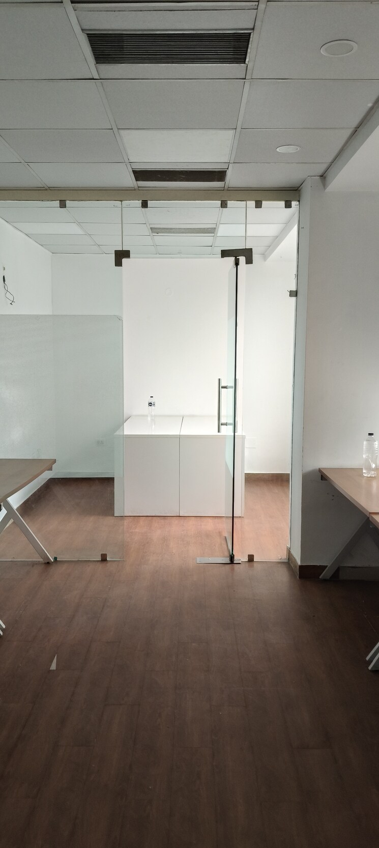 Team Area, vardhman-star-shop-mall Commercial Office Space 413 Sq.Ft. In Sector 19 Faridabad 9128818