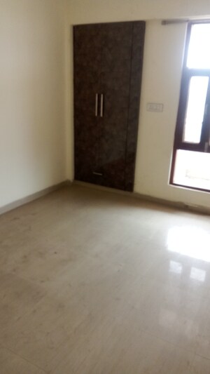 Room in 3 BHK Apartment at Parker White Lily, Sector 8 – for Sale