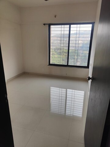 Room in 2.5 BHK Apartment at Bhamini Arcade, Dattawadi – for Rent