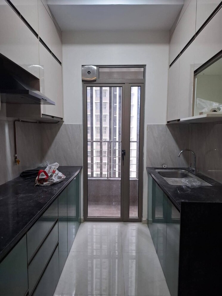 Kitchen, kalpataru-paramount 2 Bedroom 800 Sq.Ft. Apartment In Kapur Bawdi Thane 9128829