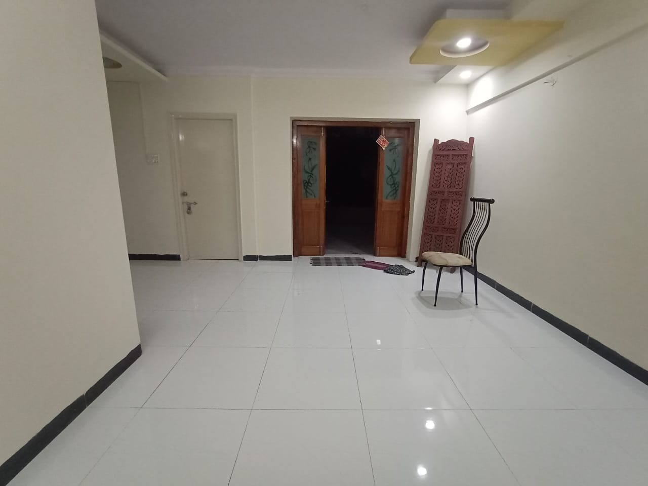 2 BHK + Servant Room Apartment For Rent in Om Trimurti CHS