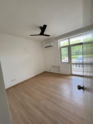 Room in 3 BHK Builder Floor at DLF Hyde Park, South Mullanpur – for Rent