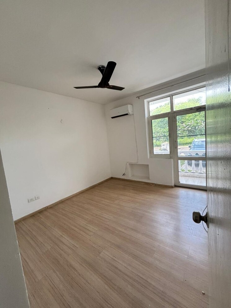 Room, dlf-hyde-park 3 Bedroom 1880 Sq.Ft. Builder Floor In South Mullanpur Chandigarh 9128895