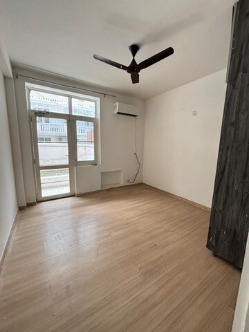 Room in 3 BHK Builder Floor at DLF Hyde Park, South Mullanpur – for Rent
