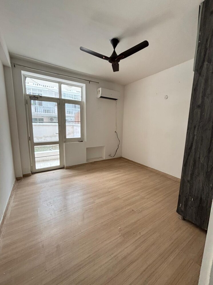 Room, dlf-hyde-park 3 Bedroom 1880 Sq.Ft. Builder Floor In South Mullanpur Chandigarh 9128895