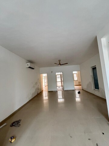Room in 3 BHK Builder Floor at DLF Hyde Park, South Mullanpur – for Rent